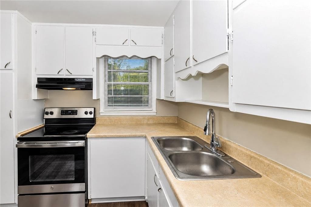 3 bedroom, 2 bathroom, 1,036 sq ft single family residence for rent at 225 Glenrose Circle, Atlanta, GA 30354 for $1,950 a month — photo 6