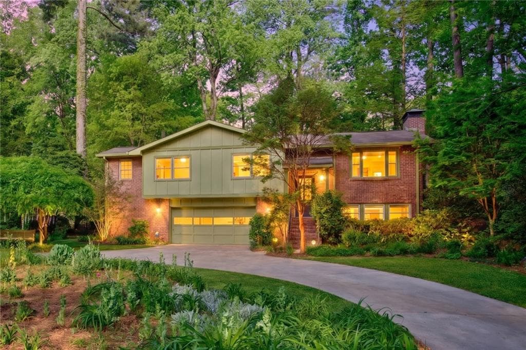 4 bedroom, 2 bathroom, 2,020 sq ft single family residence for sale at 3194 Isoline Way, Smyrna, GA 30080 — photo 2