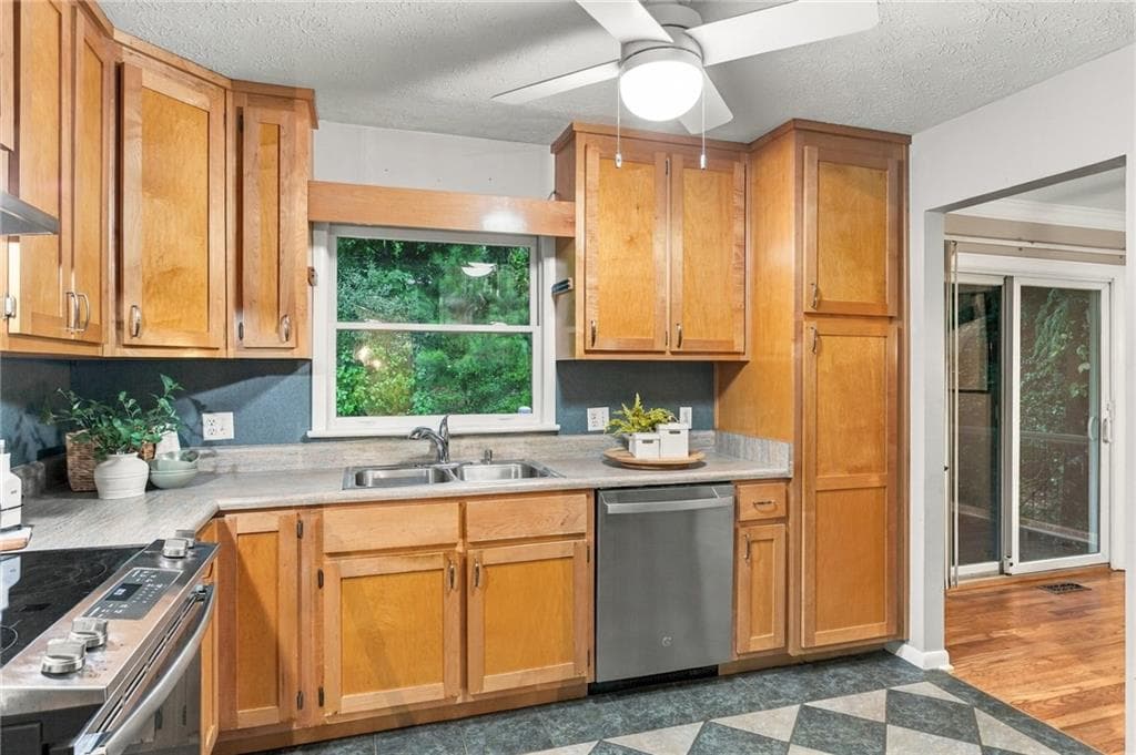 4 bedroom, 2 bathroom, 2,020 sq ft single family residence for sale at 3194 Isoline Way, Smyrna, GA 30080 — photo 10