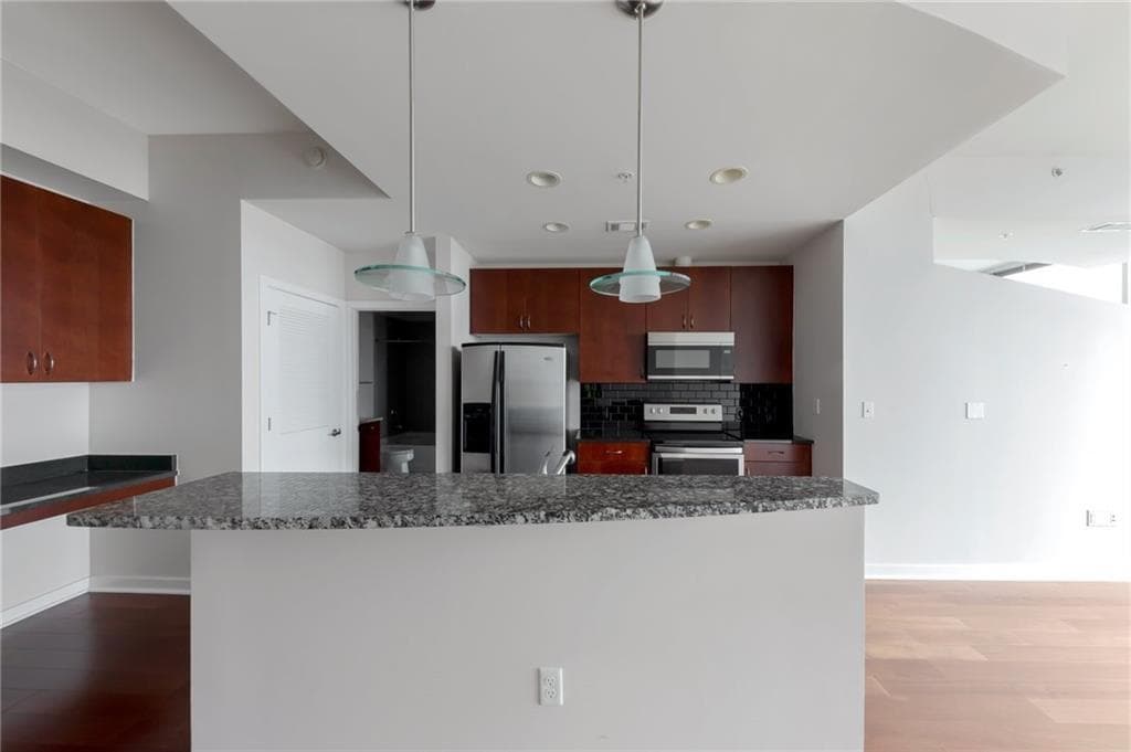 1 bedroom, 1 bathroom, 763 sq ft condominium for rent at 400 W Peachtree Street 3908, Atlanta, GA 30308 for $2,520 a month — photo 2