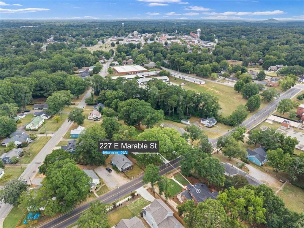 3 bedroom, 2 bathroom, 2,082 sq ft single family residence for sale at 227 E Marable Street, Monroe, GA 30655 — photo 2