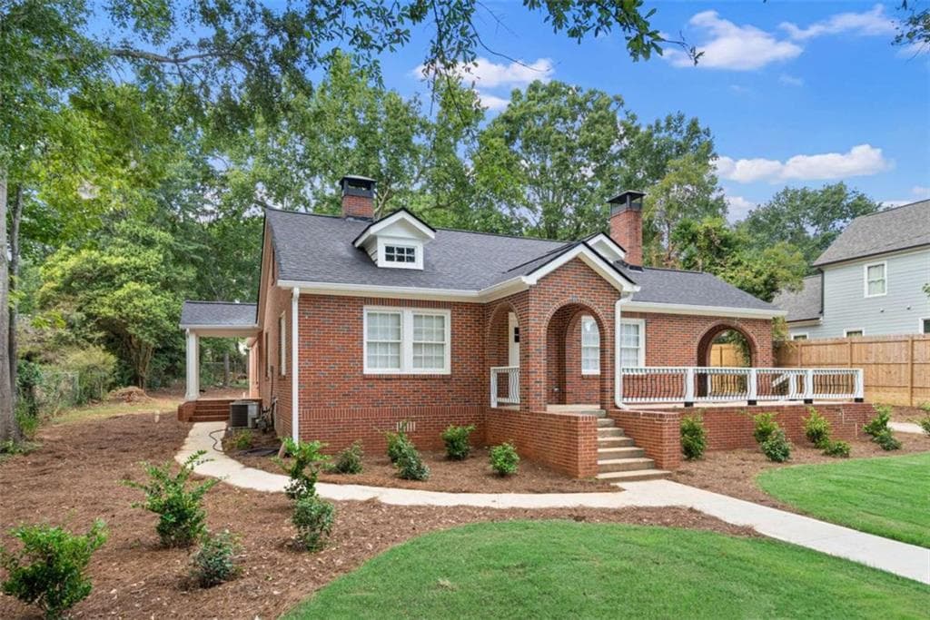 3 bedroom, 2 bathroom, 2,082 sq ft single family residence for sale at 227 E Marable Street, Monroe, GA 30655 — photo 3