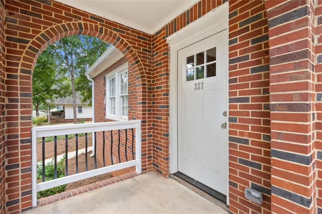3 bedroom, 2 bathroom, 2,082 sq ft single family residence for sale at 227 E Marable Street, Monroe, GA 30655 — photo 5