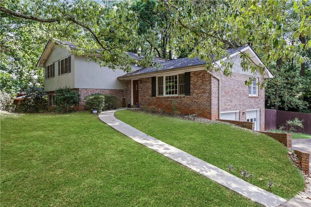 5 bedroom, 3 bathroom, 4,250 sq ft single family residence under contract at 4457 Atlas Place, Tucker, GA 30084 — photo 2