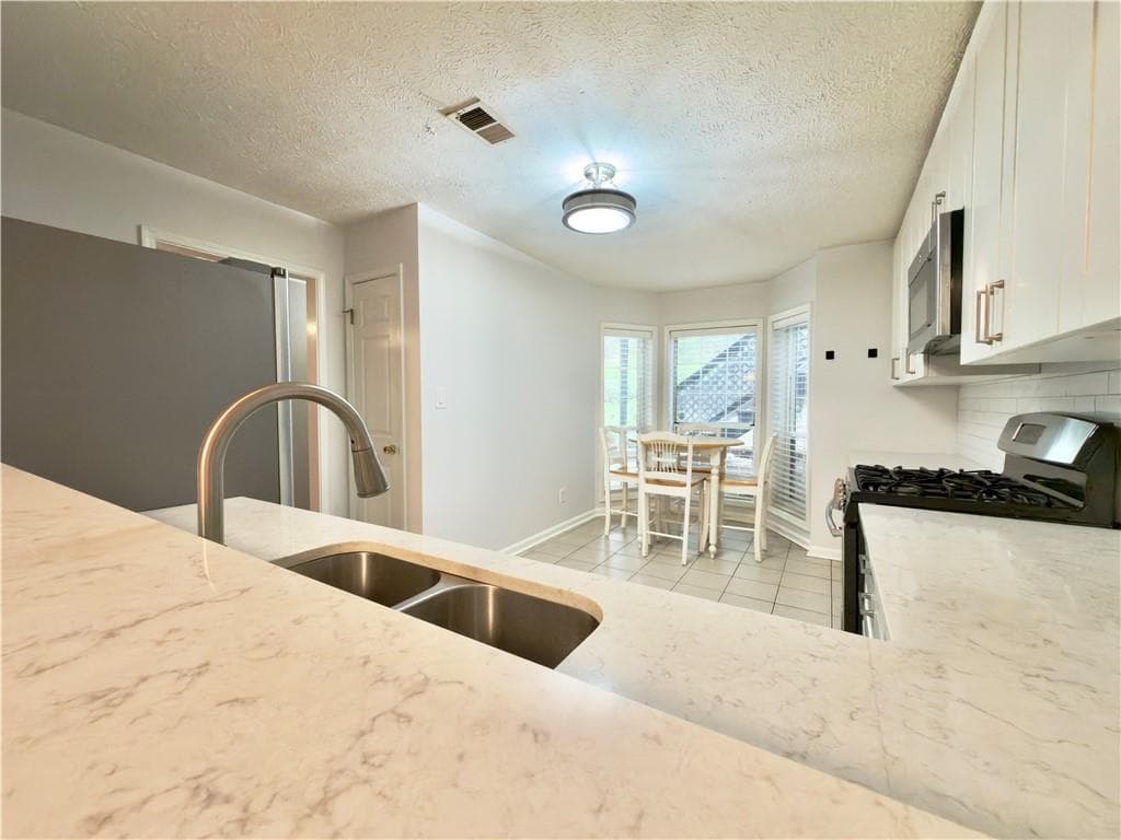 2 bedroom, 2 bathroom, 1,260 sq ft condominium for sale at 1164 Weatherstone Drive, Atlanta, GA 30324 — photo 5