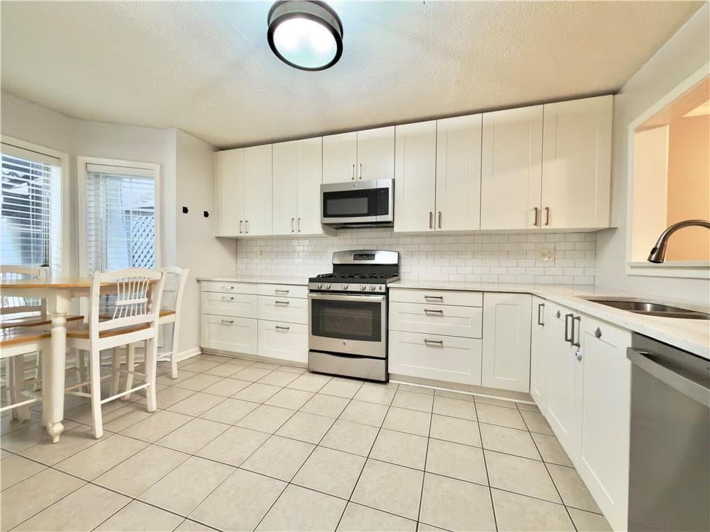2 bedroom, 2 bathroom, 1,260 sq ft condominium for sale at 1164 Weatherstone Drive, Atlanta, GA 30324 — photo 4