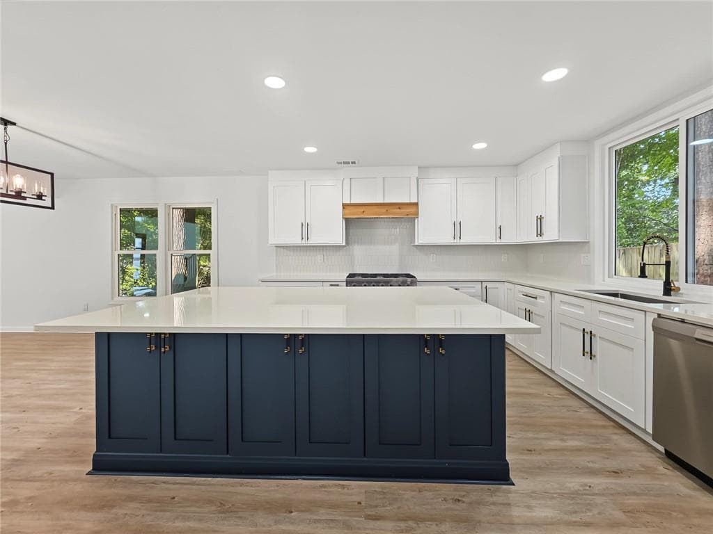 5 bedroom, 3 bathroom, 3,276 sq ft single family residence for sale at 4207 Lake Rill Court, Marietta, GA 30062 — photo 9