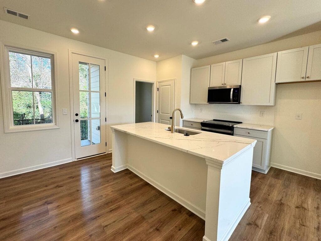 2 bedroom, 2 bathroom, 1,090 sq ft townhouse for sale at 1411 Zenith Circle 47, Atlanta, GA 30315 — photo 7