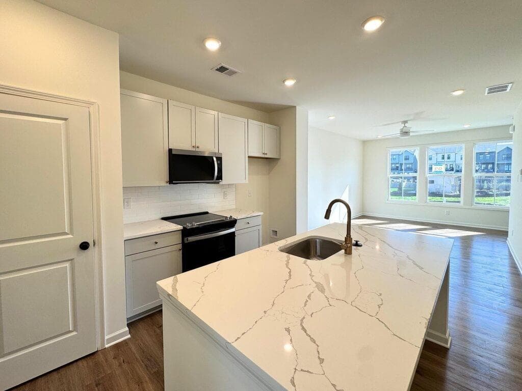 2 bedroom, 2 bathroom, 1,090 sq ft townhouse for sale at 1411 Zenith Circle 47, Atlanta, GA 30315 — photo 8