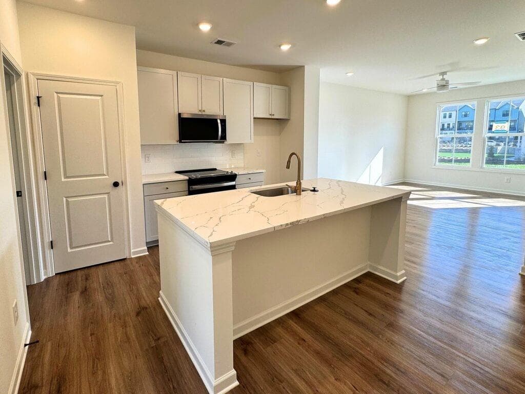 2 bedroom, 2 bathroom, 1,090 sq ft townhouse for sale at 1411 Zenith Circle 47, Atlanta, GA 30315 — photo 9