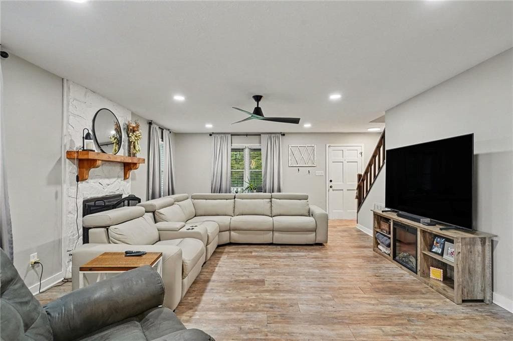 5 bedroom, 4 bathroom, 3,692 sq ft single family residence under contract at 587 Highway 41, Milner, GA 30257 — photo 2