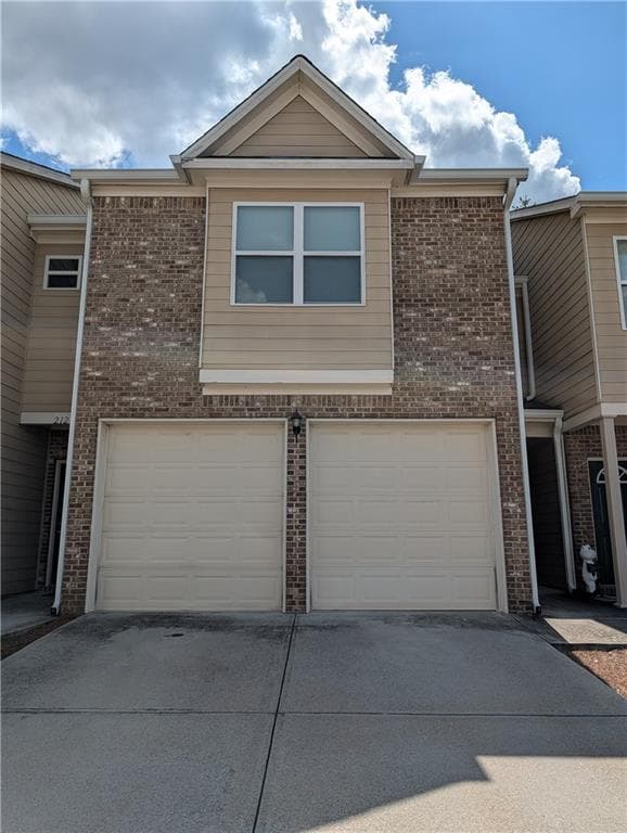 3 bedroom, 3 bathroom, 1,816 sq ft townhouse for sale at 214 Oakland Hills Way, Lawrenceville, GA 30044 — photo 1 of 27