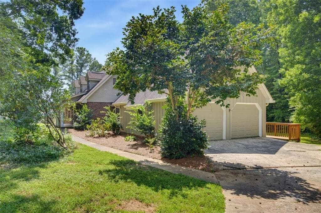 4 bedroom, 3 bathroom, 2,057 sq ft single family residence for sale at 435 NW Stonehenge Drive, Marietta, GA 30064 — photo 2