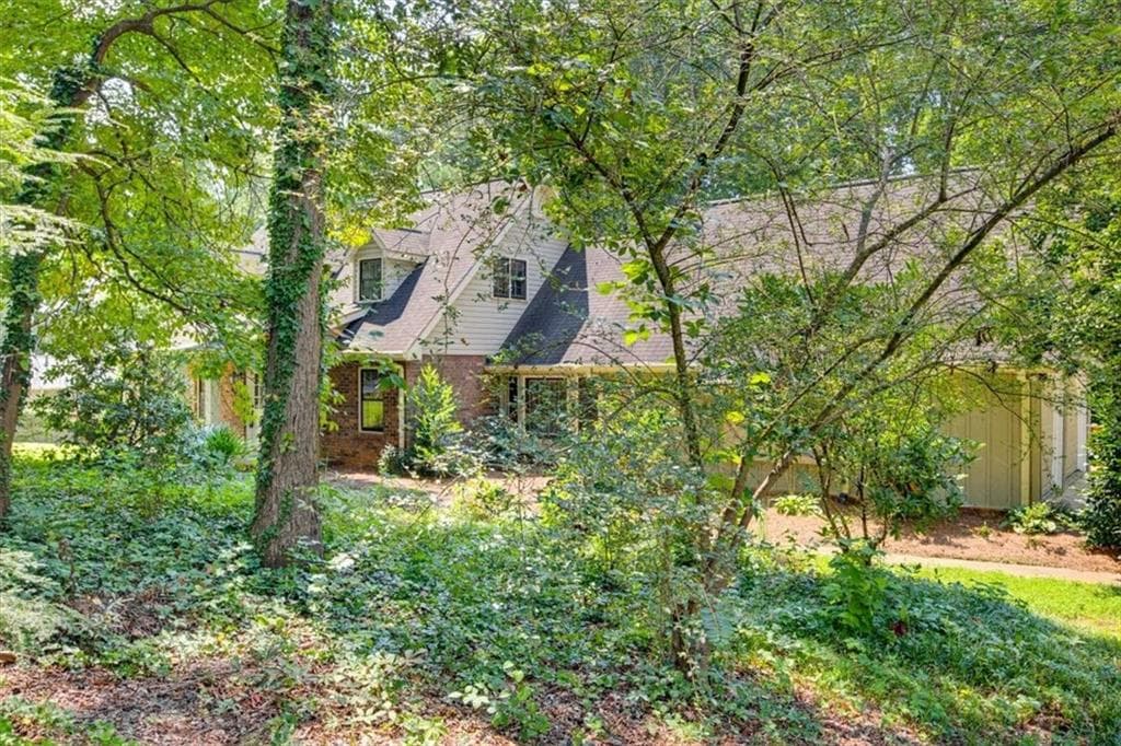 4 bedroom, 3 bathroom, 2,057 sq ft single family residence for sale at 435 NW Stonehenge Drive, Marietta, GA 30064 — photo 3