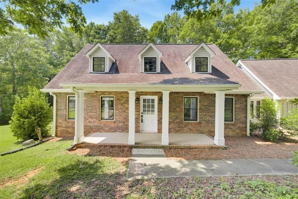 4 bedroom, 3 bathroom, 2,057 sq ft single family residence for sale at 435 NW Stonehenge Drive, Marietta, GA 30064 — photo 4
