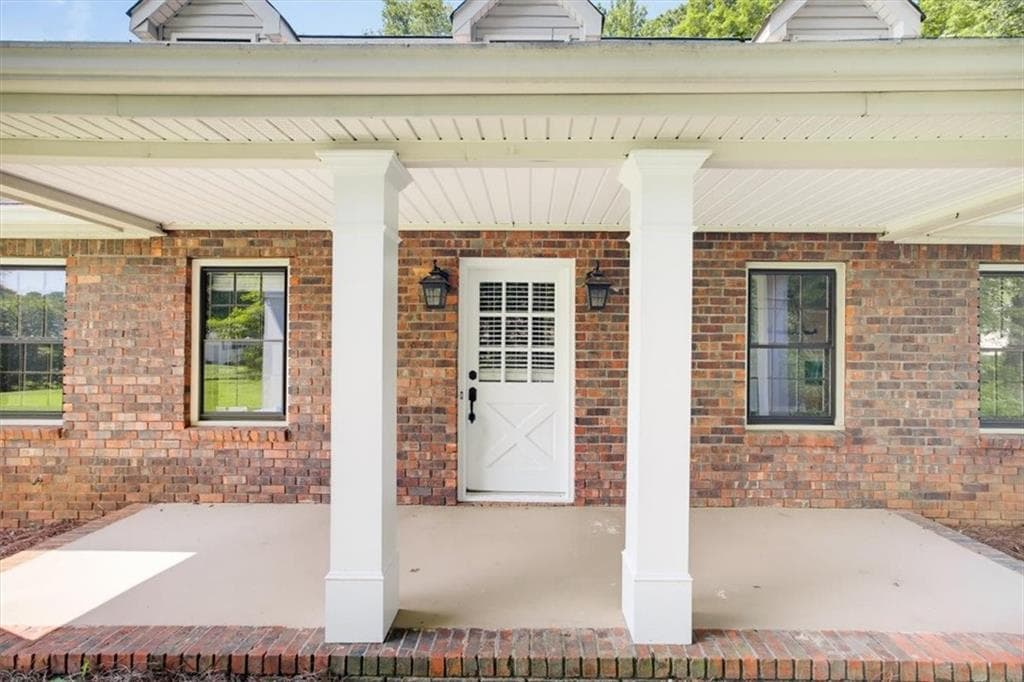4 bedroom, 3 bathroom, 2,057 sq ft single family residence for sale at 435 NW Stonehenge Drive, Marietta, GA 30064 — photo 5
