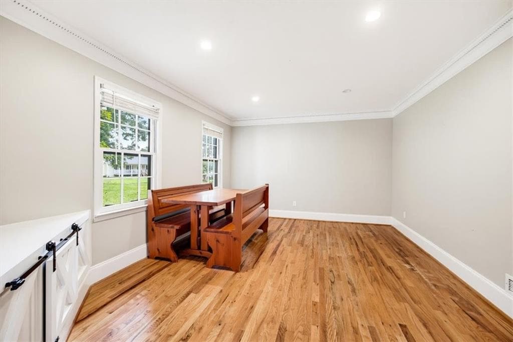 4 bedroom, 3 bathroom, 2,057 sq ft single family residence for sale at 435 NW Stonehenge Drive, Marietta, GA 30064 — photo 8