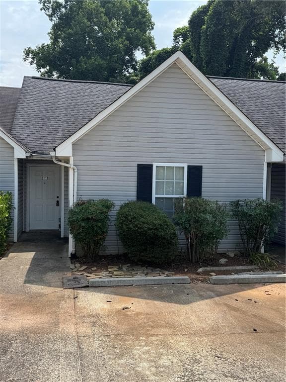 2 bedroom, 2 bathroom, 860 sq ft townhouse for rent at 211 W Mineral Springs Road B, Jasper, GA 30143 for $1,350 a month — photo 1 of 8
