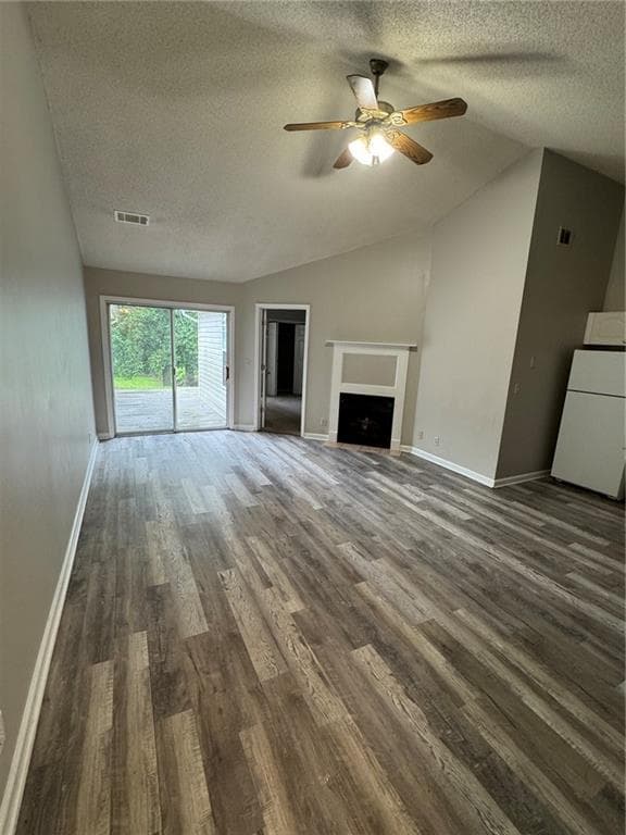 2 bedroom, 2 bathroom, 860 sq ft townhouse for rent at 211 W Mineral Springs Road B, Jasper, GA 30143 for $1,350 a month — photo 2