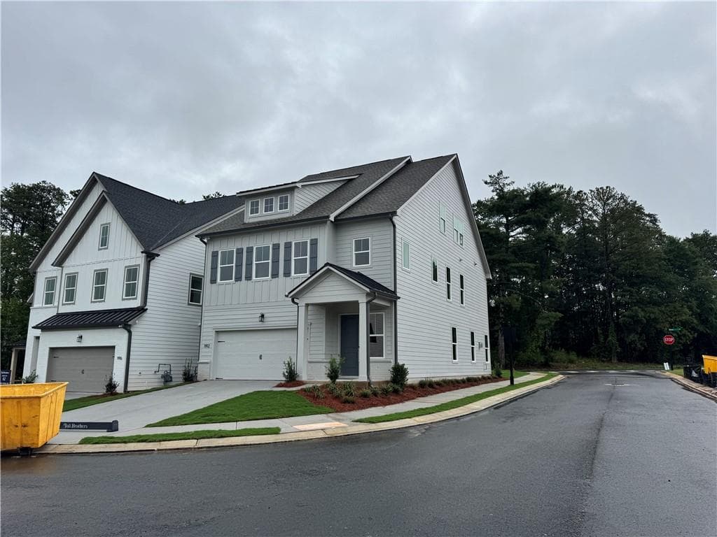 4 bedroom, 4 bathroom, 3,312 sq ft single family residence for sale at 1912 Allyan Drive NE, Marietta, GA 30006 — photo 4