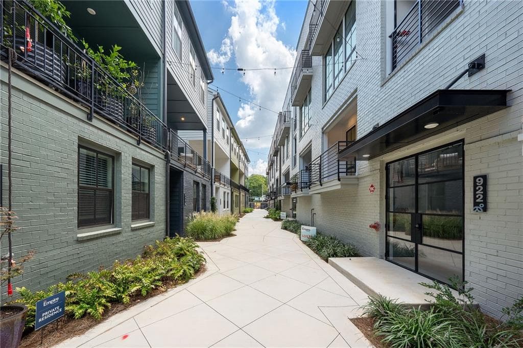 2 bedroom, 3 bathroom, 1,470 sq ft condominium for sale at 922 Hughley Circle 8, Atlanta, GA 30316 — photo 4