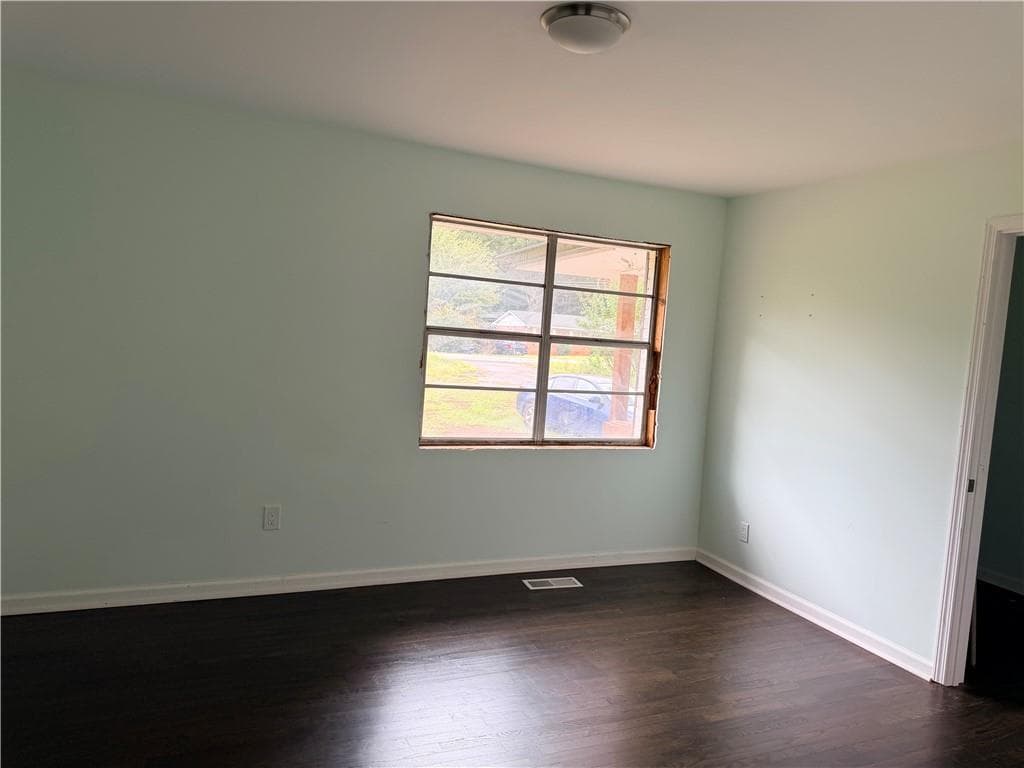 3 bedroom, 2 bathroom, 1,650 sq ft single family residence for sale at 412 E Mcintosh Road, Griffin, GA 30223 — photo 6