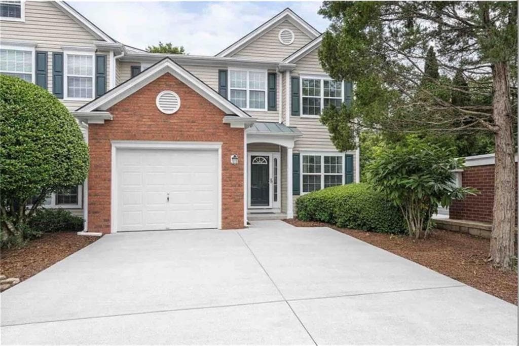 3 bedroom, 3 bathroom, 1,370 sq ft townhouse for sale at 2851 Ashleigh Lane, Alpharetta, GA 30004