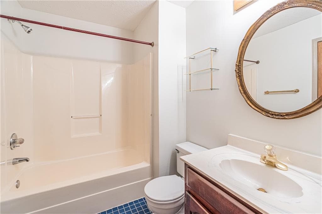 3 bedroom, 2 bathroom, 2,130 sq ft single family residence for sale at 311 NATALIE Drive, Lawrenceville, GA 30043 — photo 7