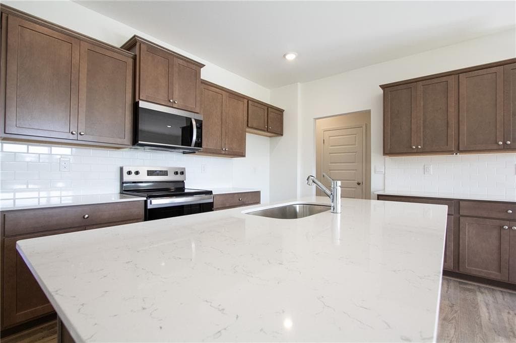 3 bedroom, 3 bathroom, 1,920 sq ft townhouse for sale at 3592 Rowlett Street, Decatur, GA 30034 — photo 6
