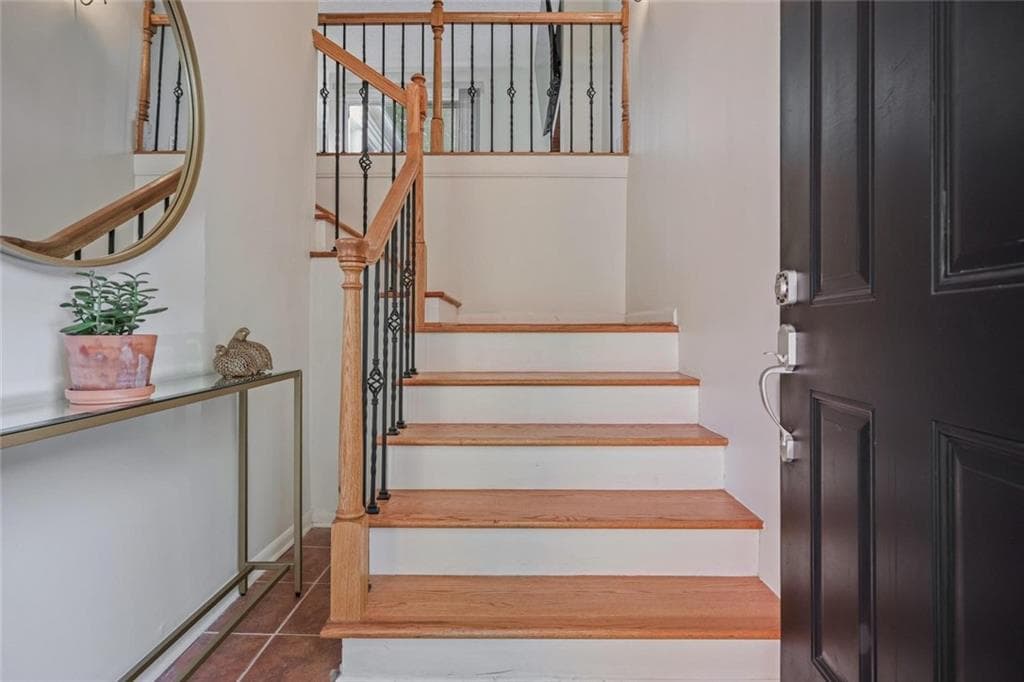 2 bedroom, 2 bathroom, 1,600 sq ft condominium for sale at 33 Dunwoody Springs Drive, Atlanta, GA 30328 — photo 3