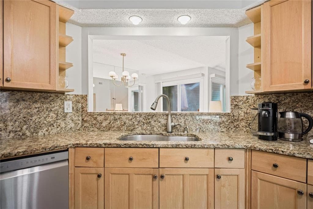 2 bedroom, 2 bathroom, 1,600 sq ft condominium for sale at 33 Dunwoody Springs Drive, Atlanta, GA 30328 — photo 8