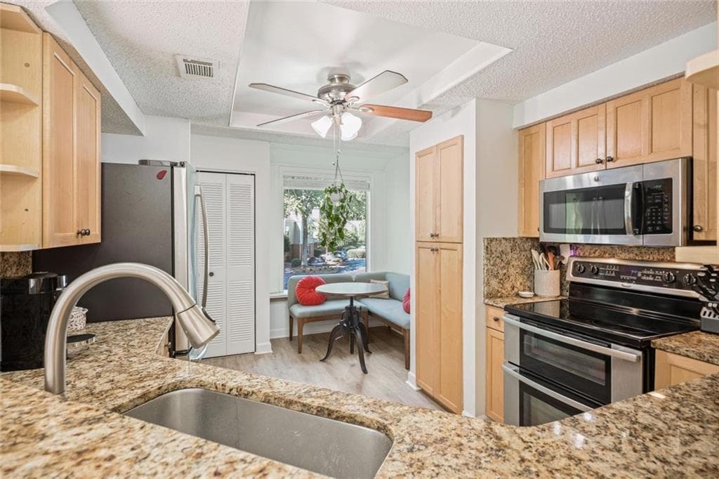 2 bedroom, 2 bathroom, 1,600 sq ft condominium for sale at 33 Dunwoody Springs Drive, Atlanta, GA 30328 — photo 9