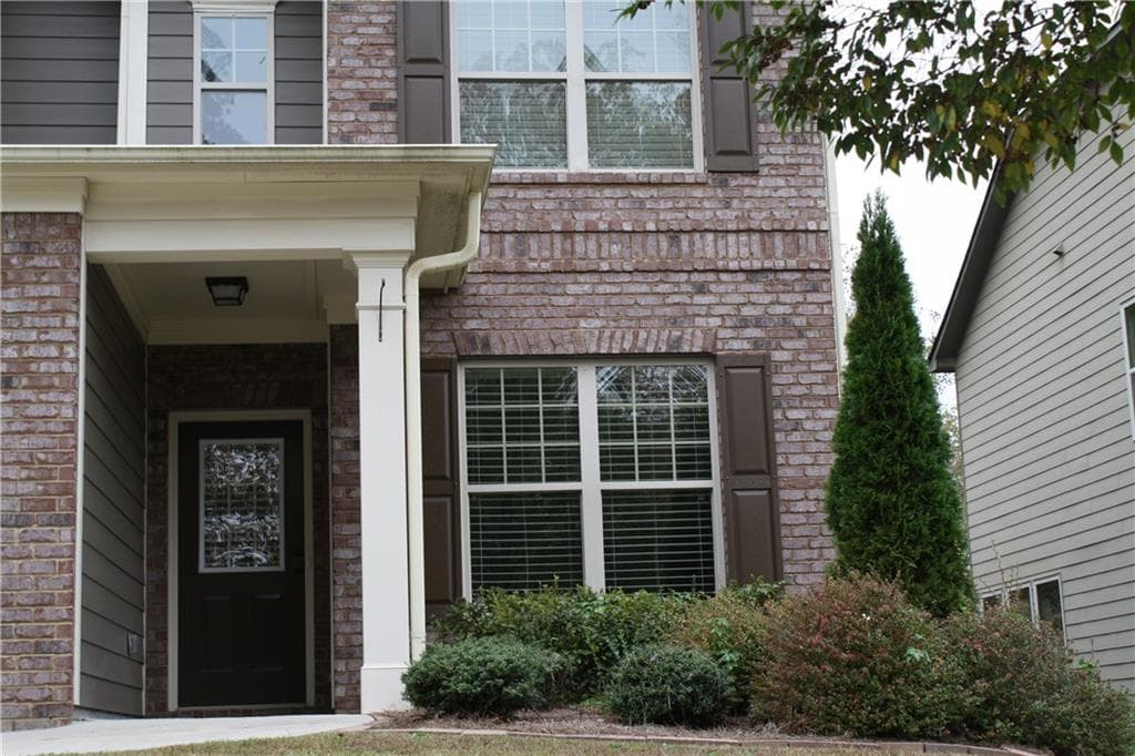 4 bedroom, 3 bathroom, 2,570 sq ft single family residence for rent at 4585 Fourth Rail Lane, Cumming, GA 30040 for $2,585 a month — photo 2