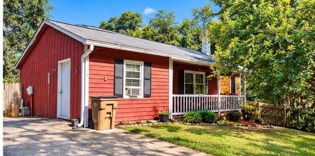 4 bedroom, 2 bathroom, 1,768 sq ft single family residence for sale at 5846 Fox Run, Rex, GA 30273 — photo 2