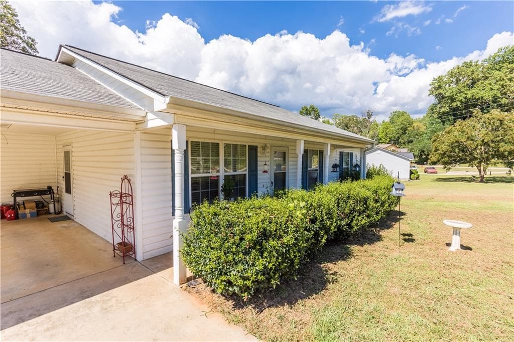 3 bedroom, 2 bathroom, 1,142 sq ft single family residence for sale at 738 Hood Street, Cleveland, GA 30528 — photo 2