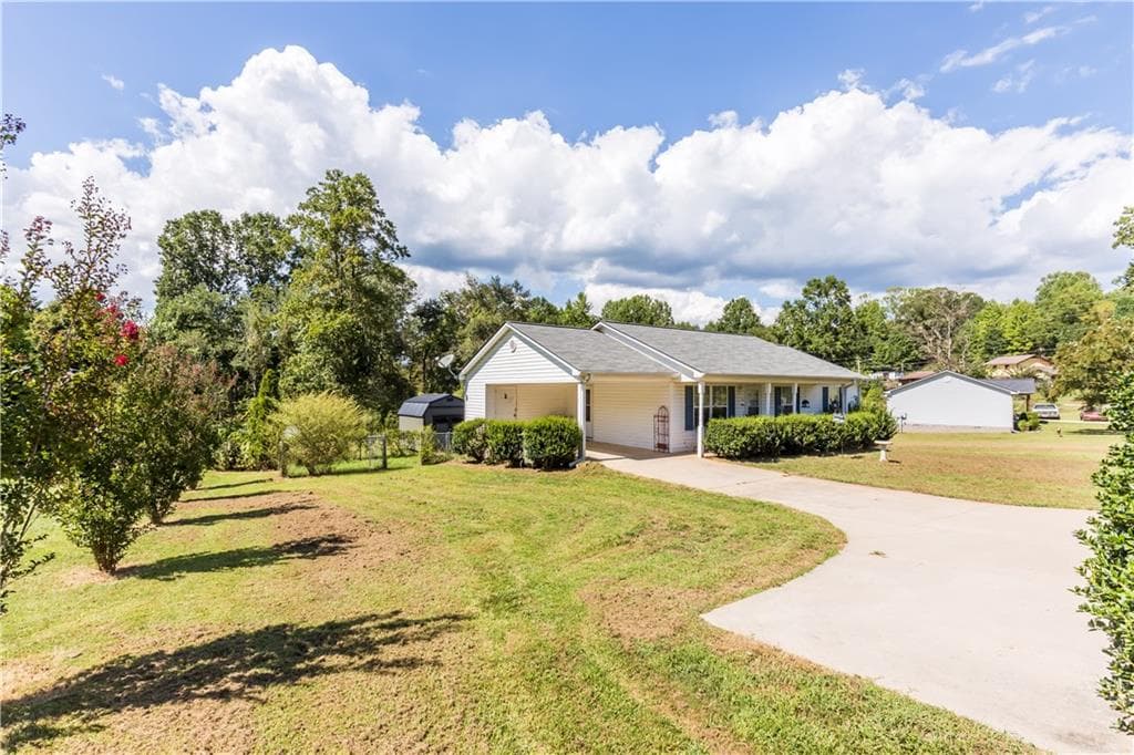 3 bedroom, 2 bathroom, 1,142 sq ft single family residence for sale at 738 Hood Street, Cleveland, GA 30528 — photo 3