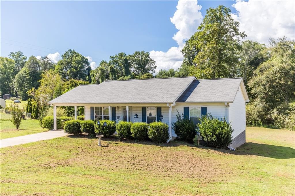 3 bedroom, 2 bathroom, 1,142 sq ft single family residence for sale at 738 Hood Street, Cleveland, GA 30528 — photo 4