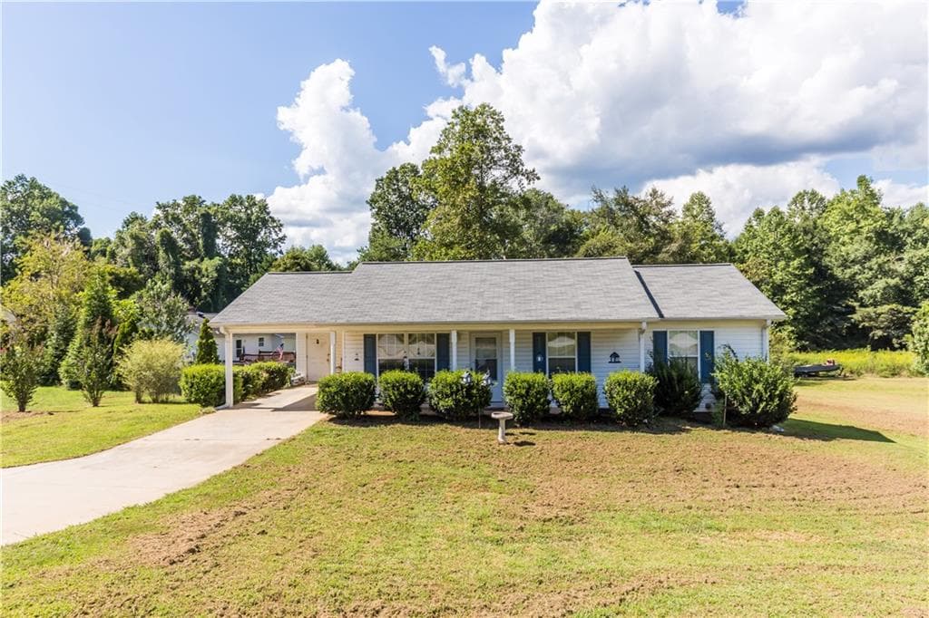 3 bedroom, 2 bathroom, 1,142 sq ft single family residence for sale at 738 Hood Street, Cleveland, GA 30528 — photo 1 of 16