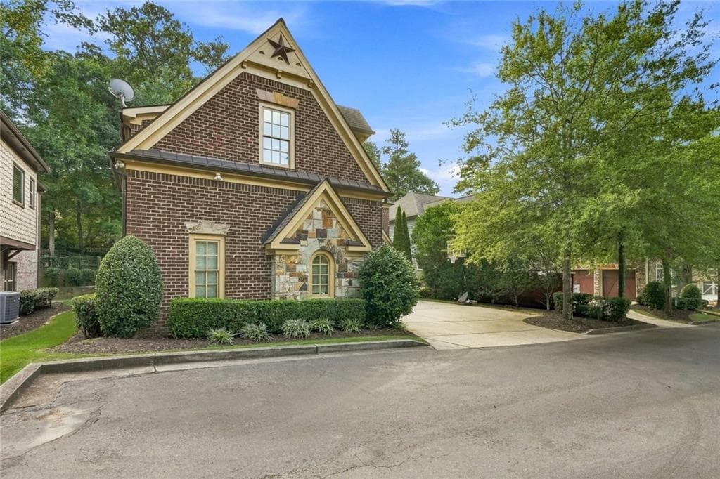 5 bedroom, 6 bathroom, 6,825 sq ft single family residence for sale at 10380 Royal Terrace, Johns Creek, GA 30022 — photo 3