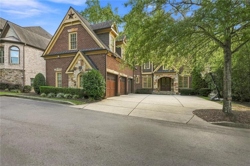 5 bedroom, 6 bathroom, 6,825 sq ft single family residence for sale at 10380 Royal Terrace, Johns Creek, GA 30022 — photo 4