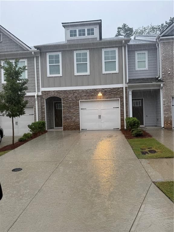 3 bedroom, 3 bathroom, 1,593 sq ft townhouse for sale at 5771 Calle Vista Drive, Lithonia, GA 30058