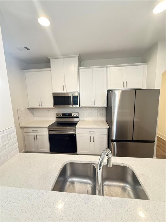 3 bedroom, 3 bathroom, 1,593 sq ft townhouse for sale at 5771 Calle Vista Drive, Lithonia, GA 30058 — photo 3