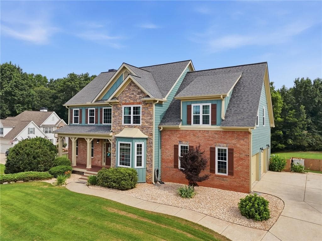 5 bedroom, 4 bathroom, 3,451 sq ft single family residence for rent at 8205 Applewood Court, Gainesville, GA 30506 for $3,200 a month — photo 3