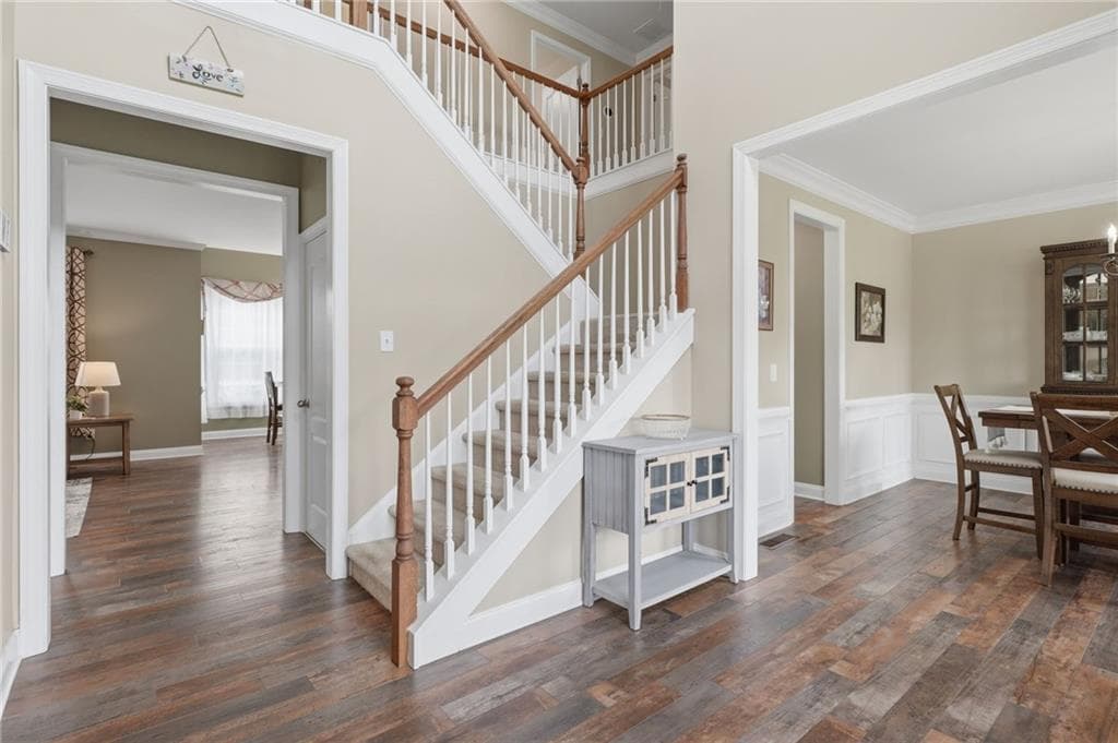 5 bedroom, 4 bathroom, 3,451 sq ft single family residence for rent at 8205 Applewood Court, Gainesville, GA 30506 for $3,200 a month — photo 7