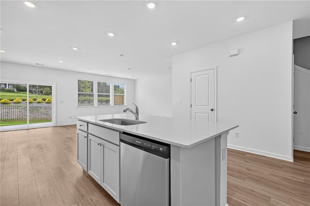 3 bedroom, 3 bathroom, 1,810 sq ft townhouse for sale at 116 Rope Mill Court 5, Holly Springs, GA 30115 — photo 4