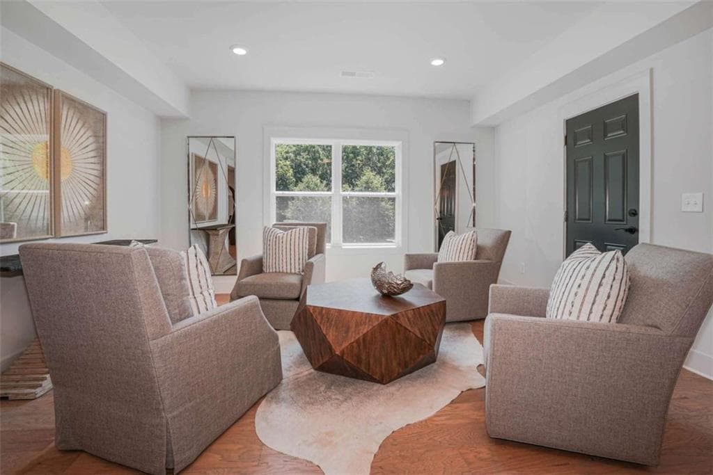 4 bedroom, 5 bathroom, 3,270 sq ft single family residence for sale at 410 Races Road, Hoschton, GA 30548 — photo 4