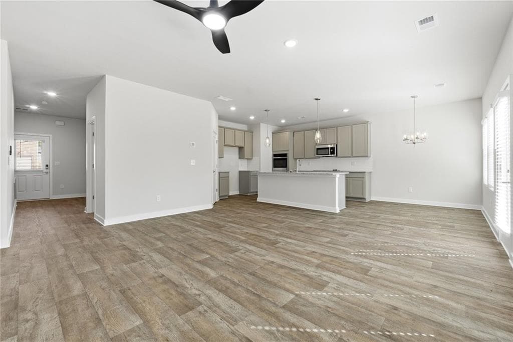 4 bedroom, 3 bathroom, 1,900 sq ft single family residence under contract at 505 Headwater Court, LaGrange, GA 30241 — photo 4