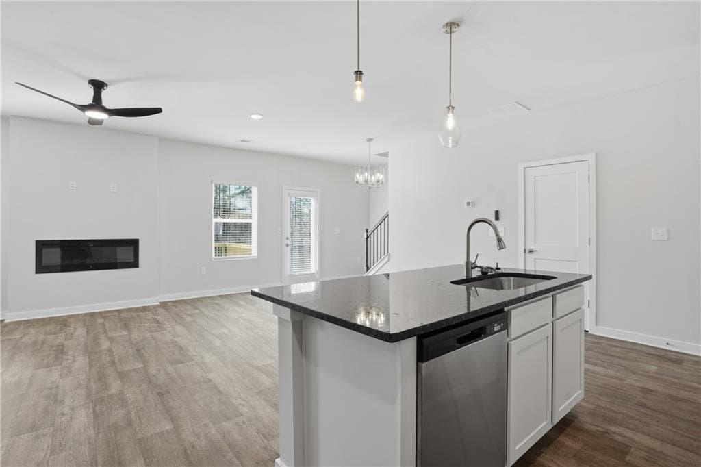 4 bedroom, 3 bathroom, 1,900 sq ft single family residence under contract at 505 Headwater Court, LaGrange, GA 30241 — photo 9