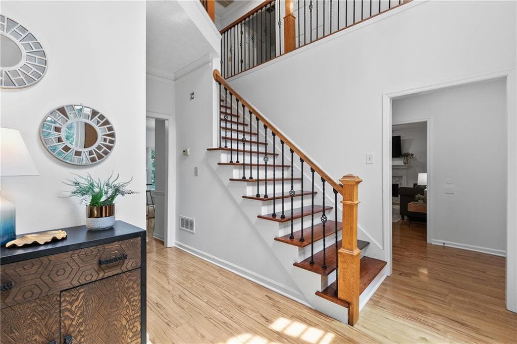 6 bedroom, 5 bathroom, 5,432 sq ft single family residence under contract at 334 Justin Drive, Woodstock, GA 30188 — photo 2