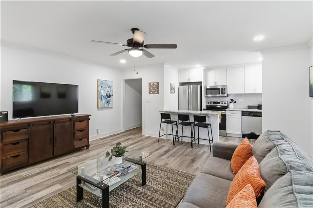 1 bedroom, 1 bathroom, 628 sq ft condominium for sale at 300 Peachtree Street 2N, Atlanta, GA 30308 — photo 4
